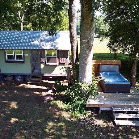 Creekwalk Inn Bed And Breakfast With Cabins Cosby Exterior photo