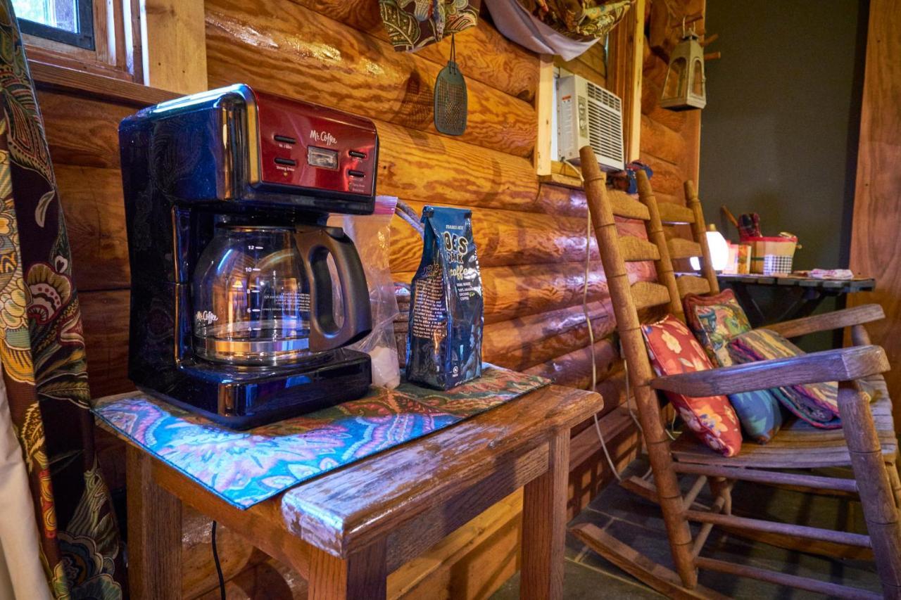 Creekwalk Inn Bed And Breakfast With Cabins Cosby Exterior photo