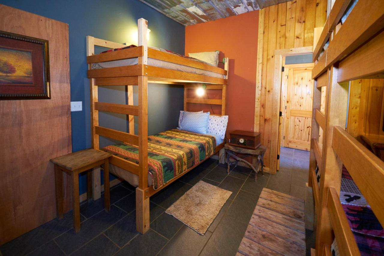 Creekwalk Inn Bed And Breakfast With Cabins Cosby Exterior photo