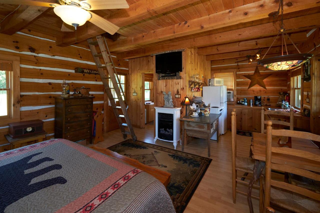 Creekwalk Inn Bed And Breakfast With Cabins Cosby Exterior photo