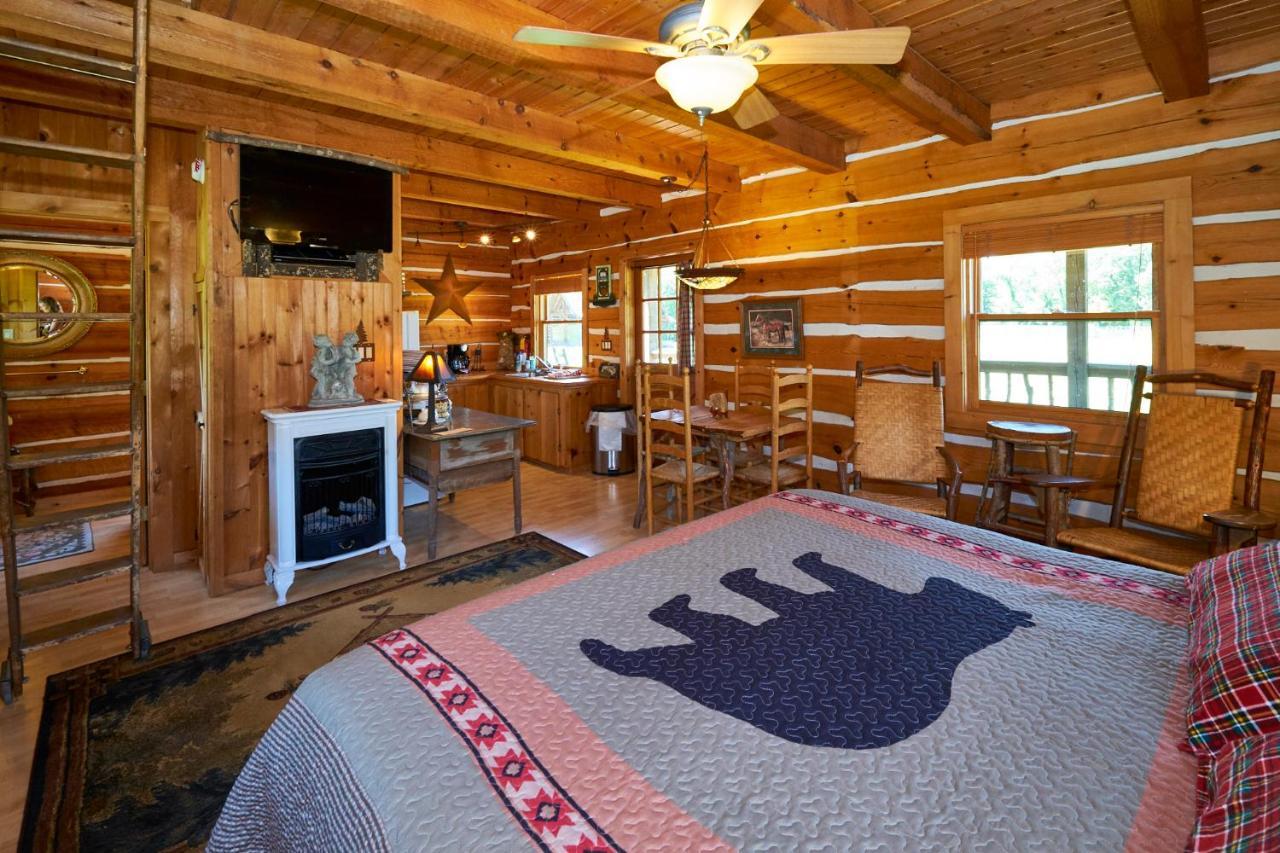 Creekwalk Inn Bed And Breakfast With Cabins Cosby Exterior photo