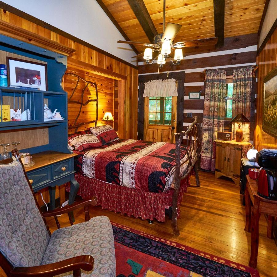 Creekwalk Inn Bed And Breakfast With Cabins Cosby Exterior photo