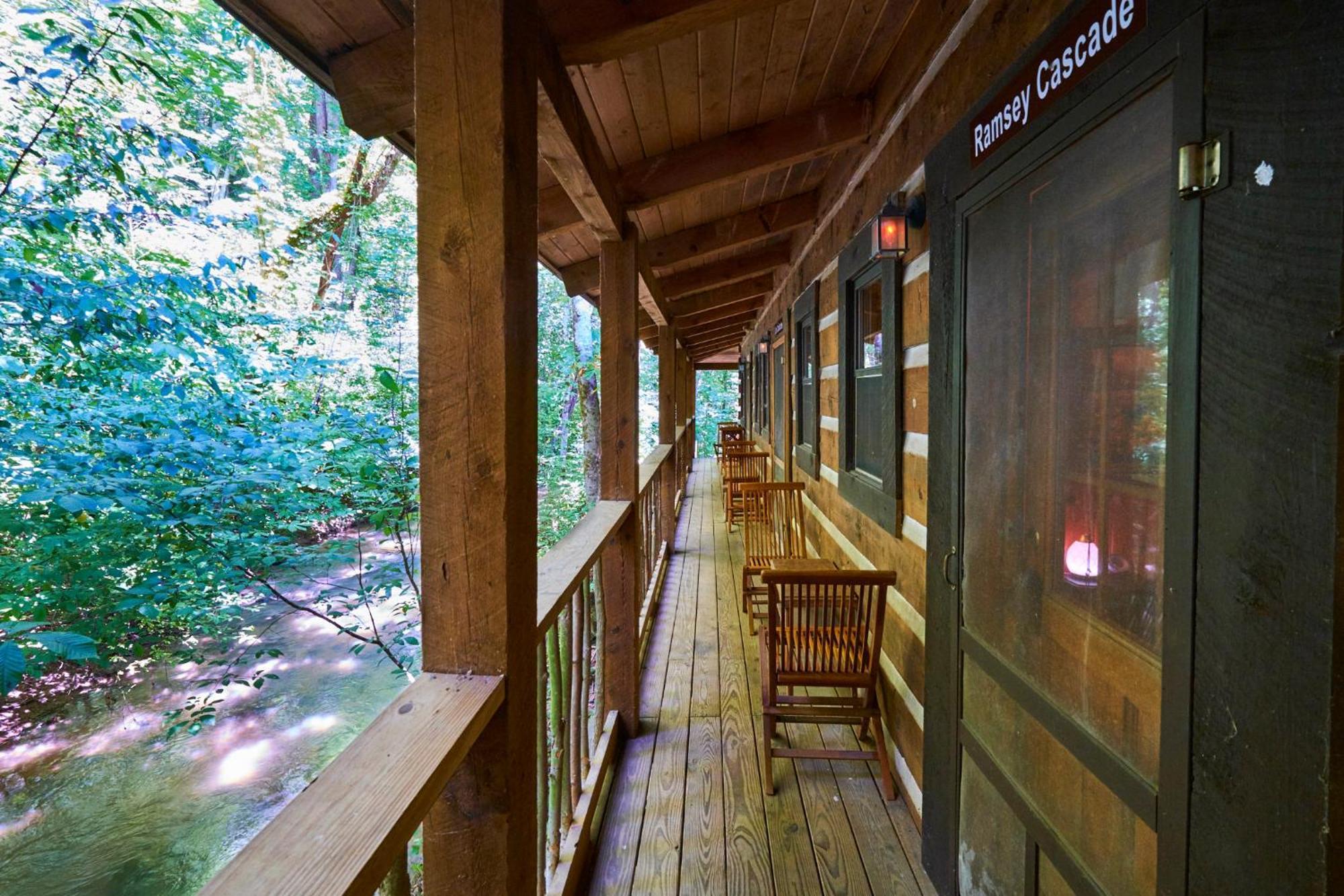 Creekwalk Inn Bed And Breakfast With Cabins Cosby Exterior photo