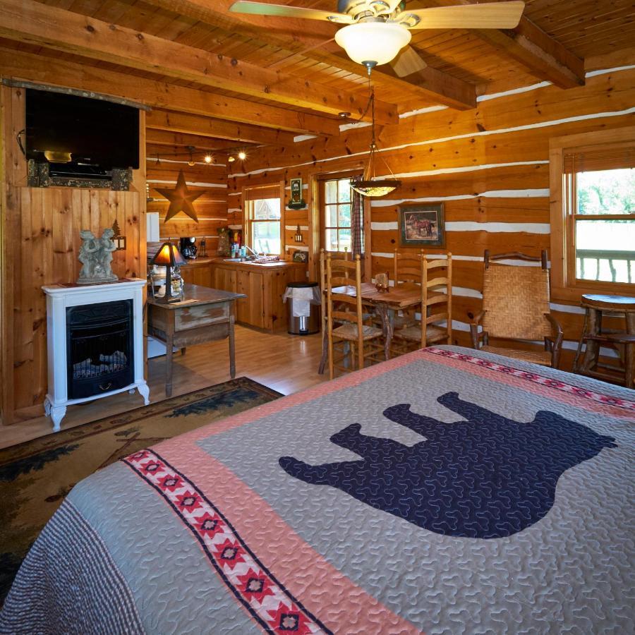 Creekwalk Inn Bed And Breakfast With Cabins Cosby Exterior photo
