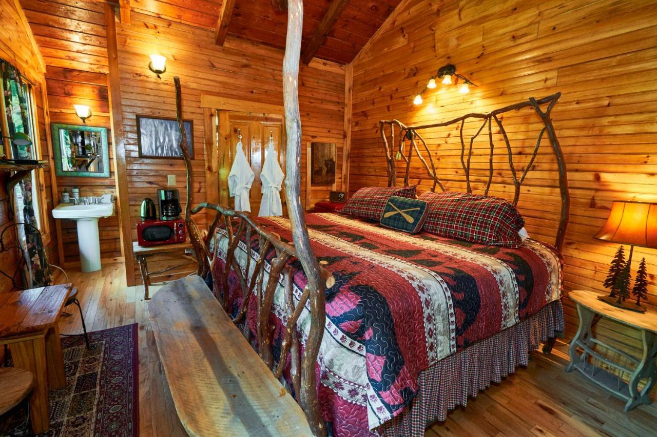 Creekwalk Inn Bed And Breakfast With Cabins Cosby Exterior photo