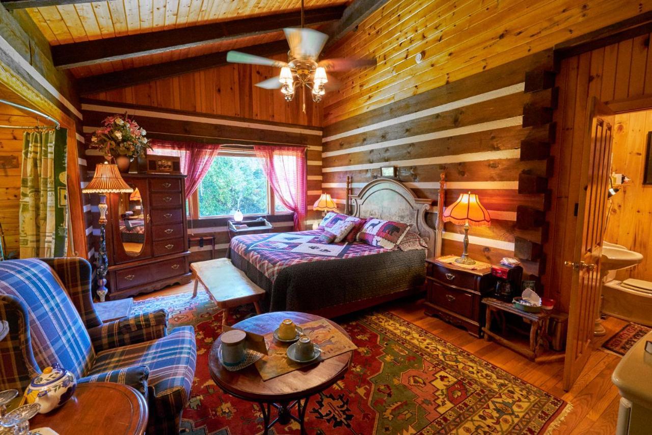 Creekwalk Inn Bed And Breakfast With Cabins Cosby Exterior photo