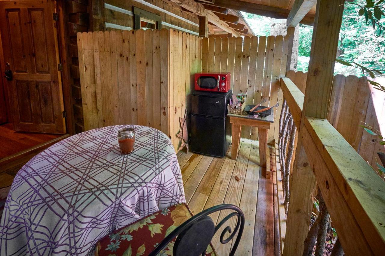 Creekwalk Inn Bed And Breakfast With Cabins Cosby Exterior photo