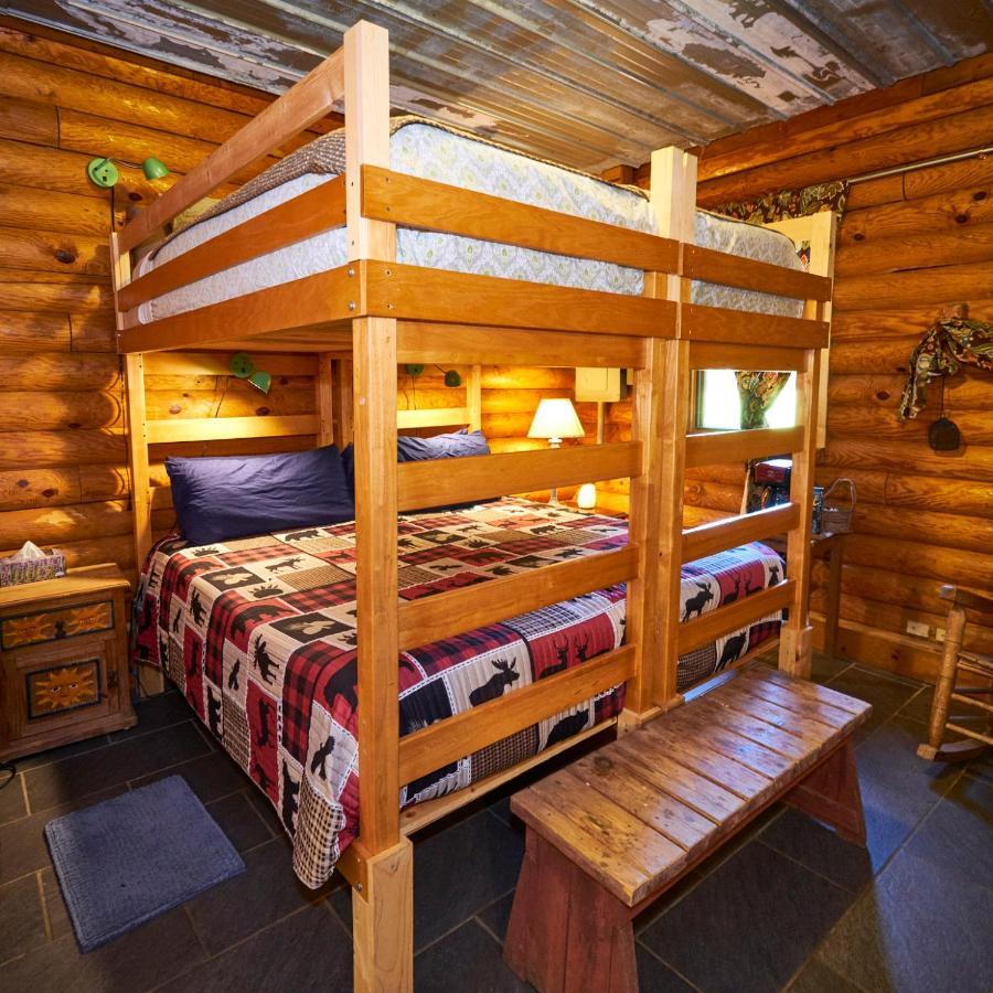 Creekwalk Inn Bed And Breakfast With Cabins Cosby Exterior photo