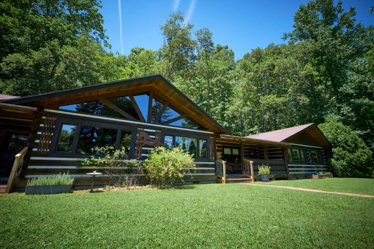 Creekwalk Inn Bed And Breakfast With Cabins Cosby Exterior photo