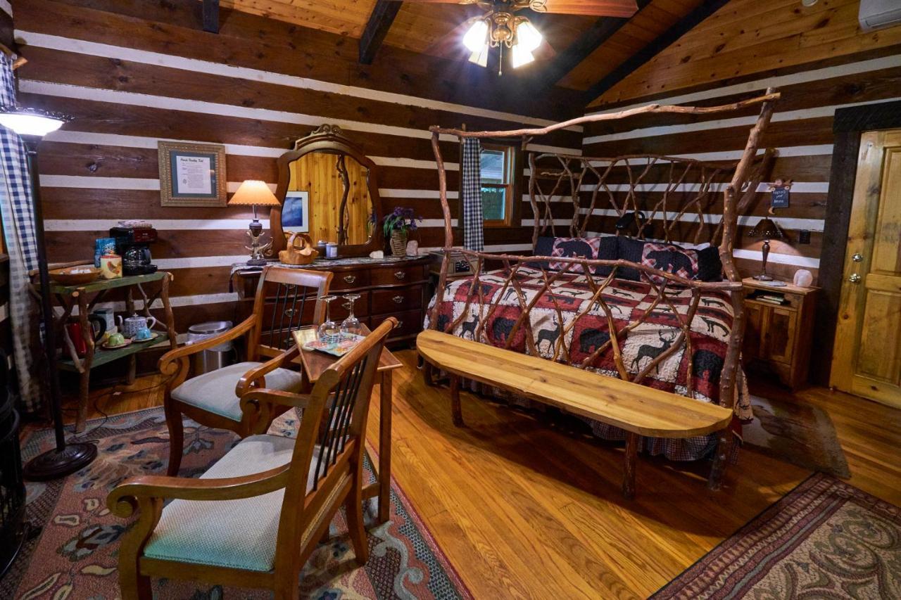 Creekwalk Inn Bed And Breakfast With Cabins Cosby Exterior photo