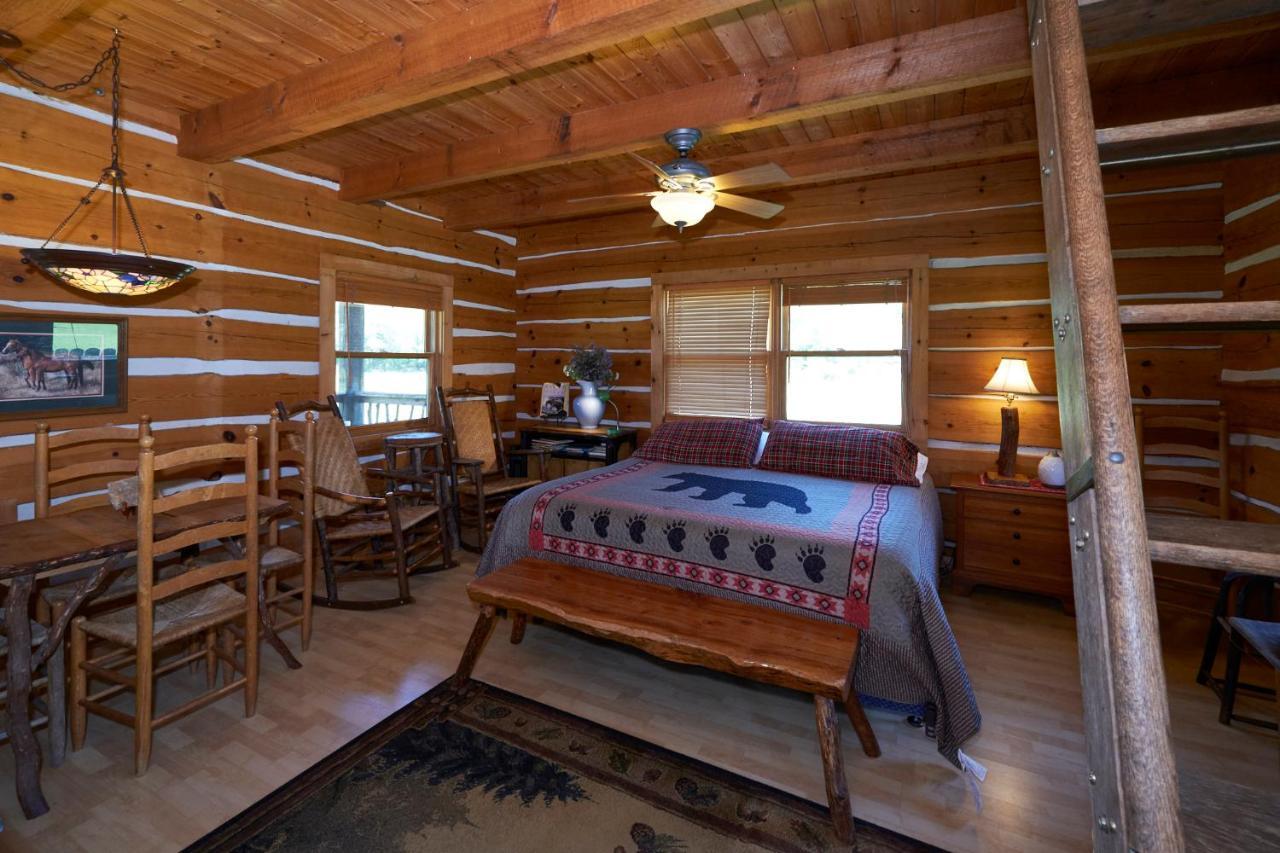 Creekwalk Inn Bed And Breakfast With Cabins Cosby Exterior photo