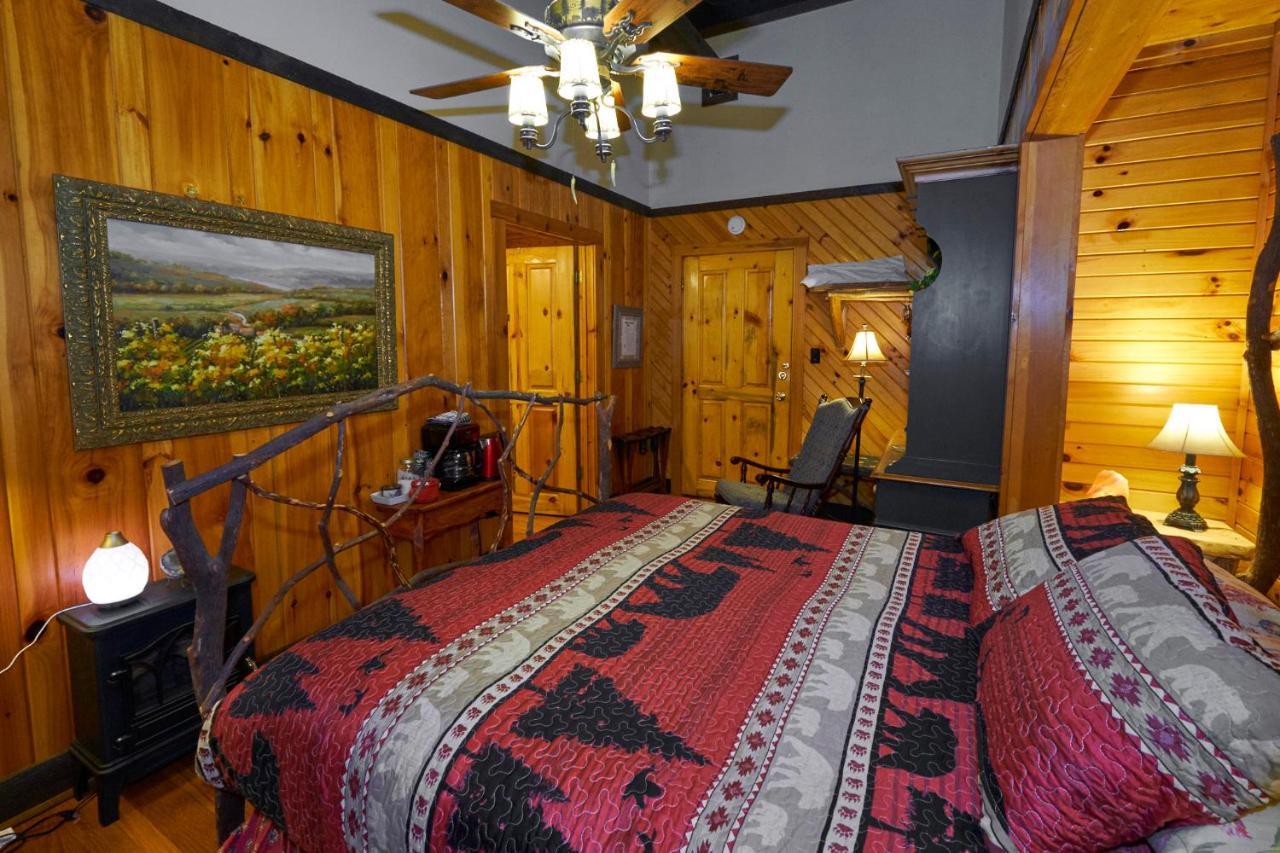 Creekwalk Inn Bed And Breakfast With Cabins Cosby Exterior photo