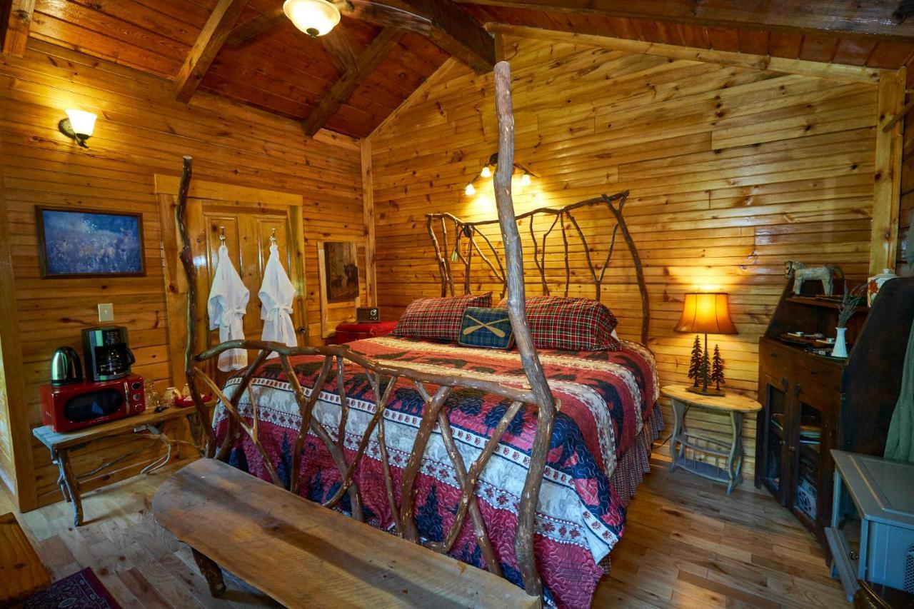 Creekwalk Inn Bed And Breakfast With Cabins Cosby Exterior photo
