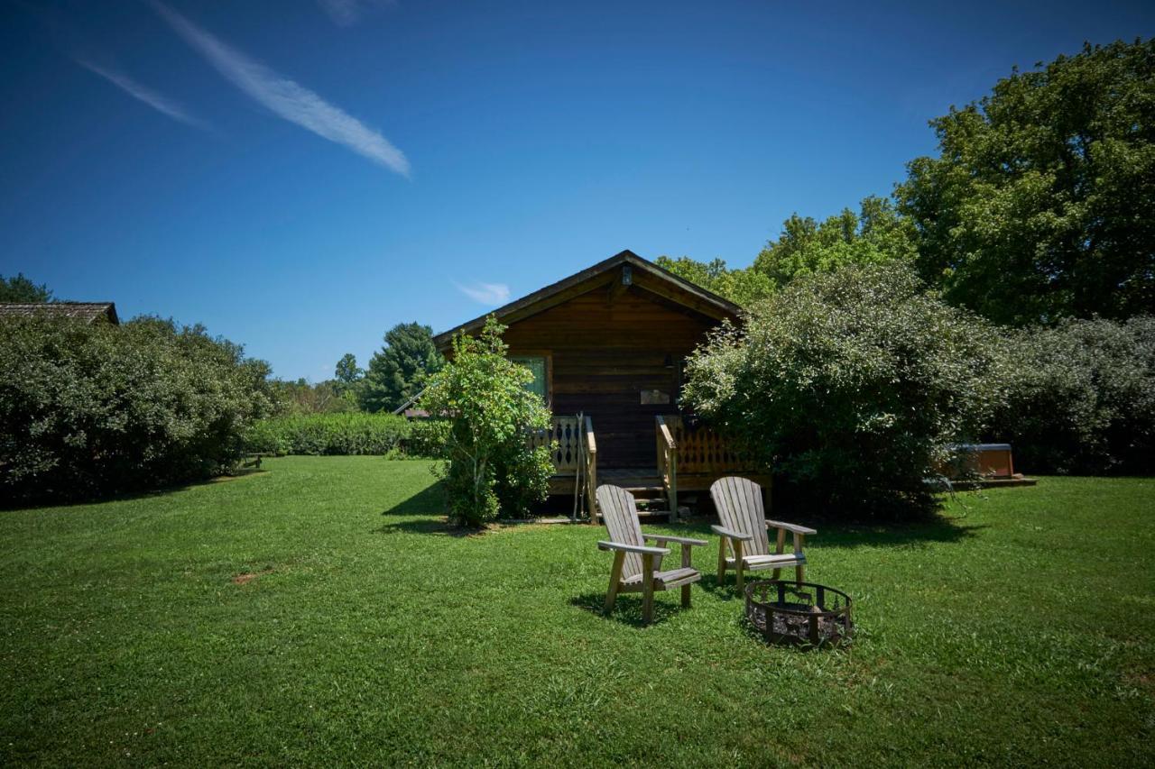 Creekwalk Inn Bed And Breakfast With Cabins Cosby Exterior photo