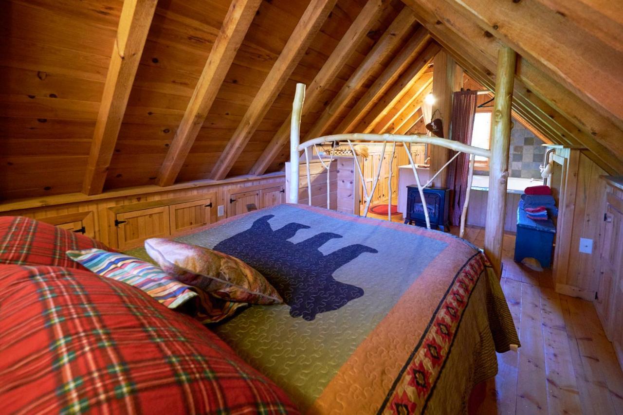 Creekwalk Inn Bed And Breakfast With Cabins Cosby Exterior photo