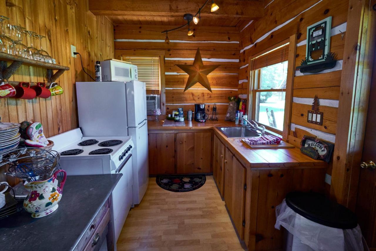 Creekwalk Inn Bed And Breakfast With Cabins Cosby Exterior photo