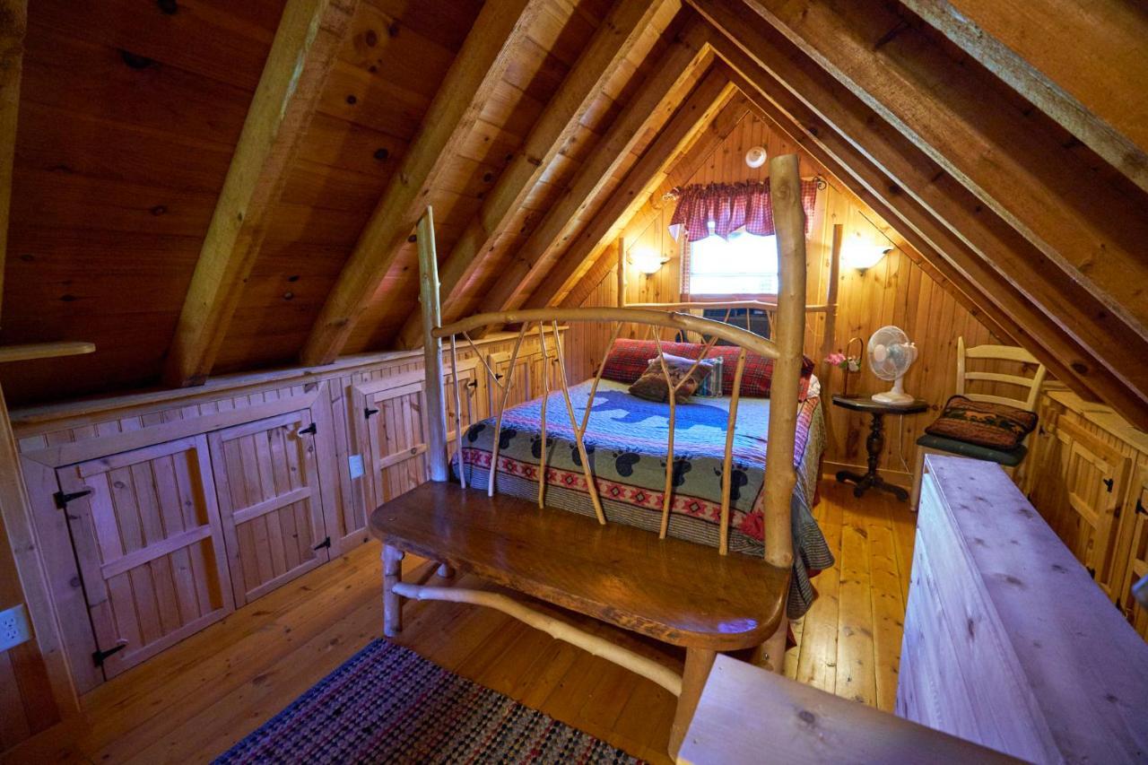 Creekwalk Inn Bed And Breakfast With Cabins Cosby Exterior photo