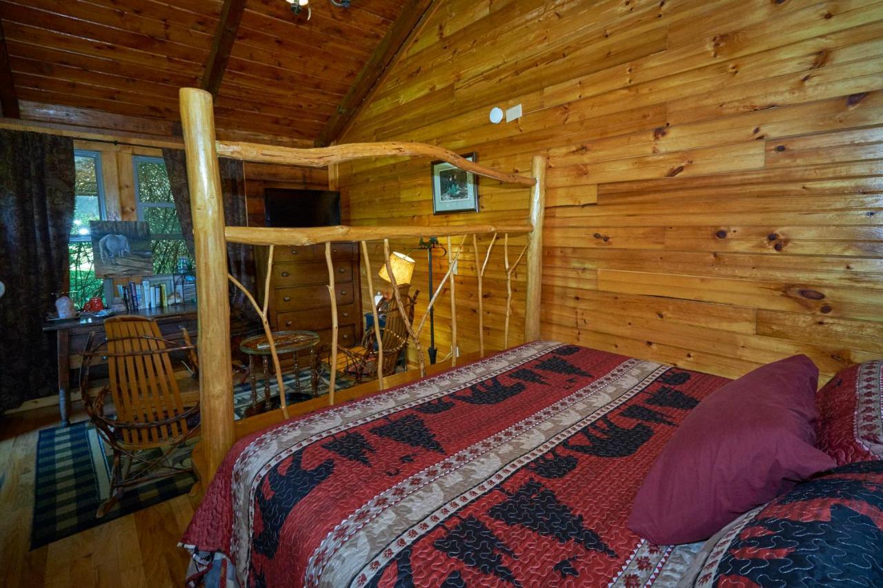 Creekwalk Inn Bed And Breakfast With Cabins Cosby Exterior photo