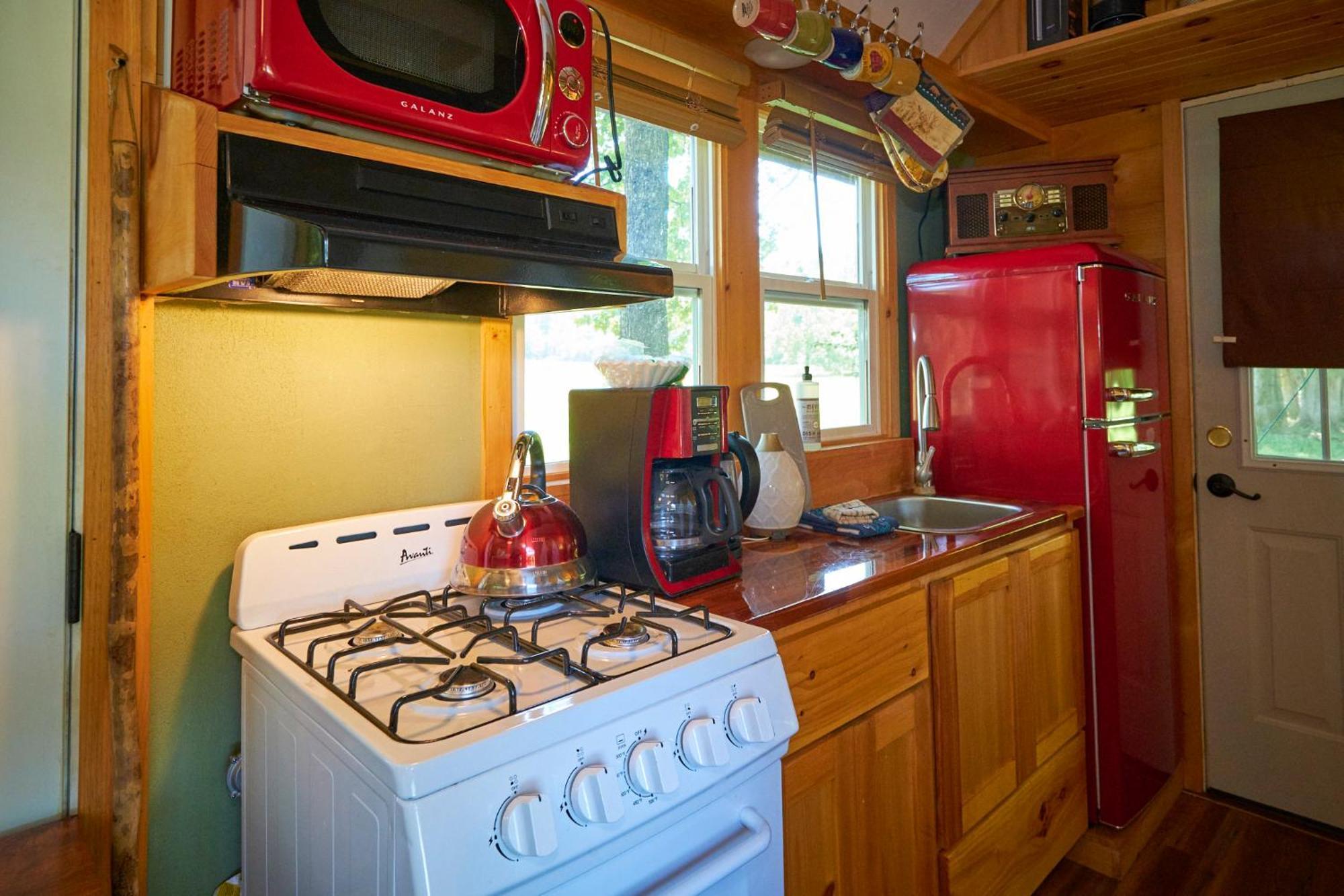 Creekwalk Inn Bed And Breakfast With Cabins Cosby Exterior photo