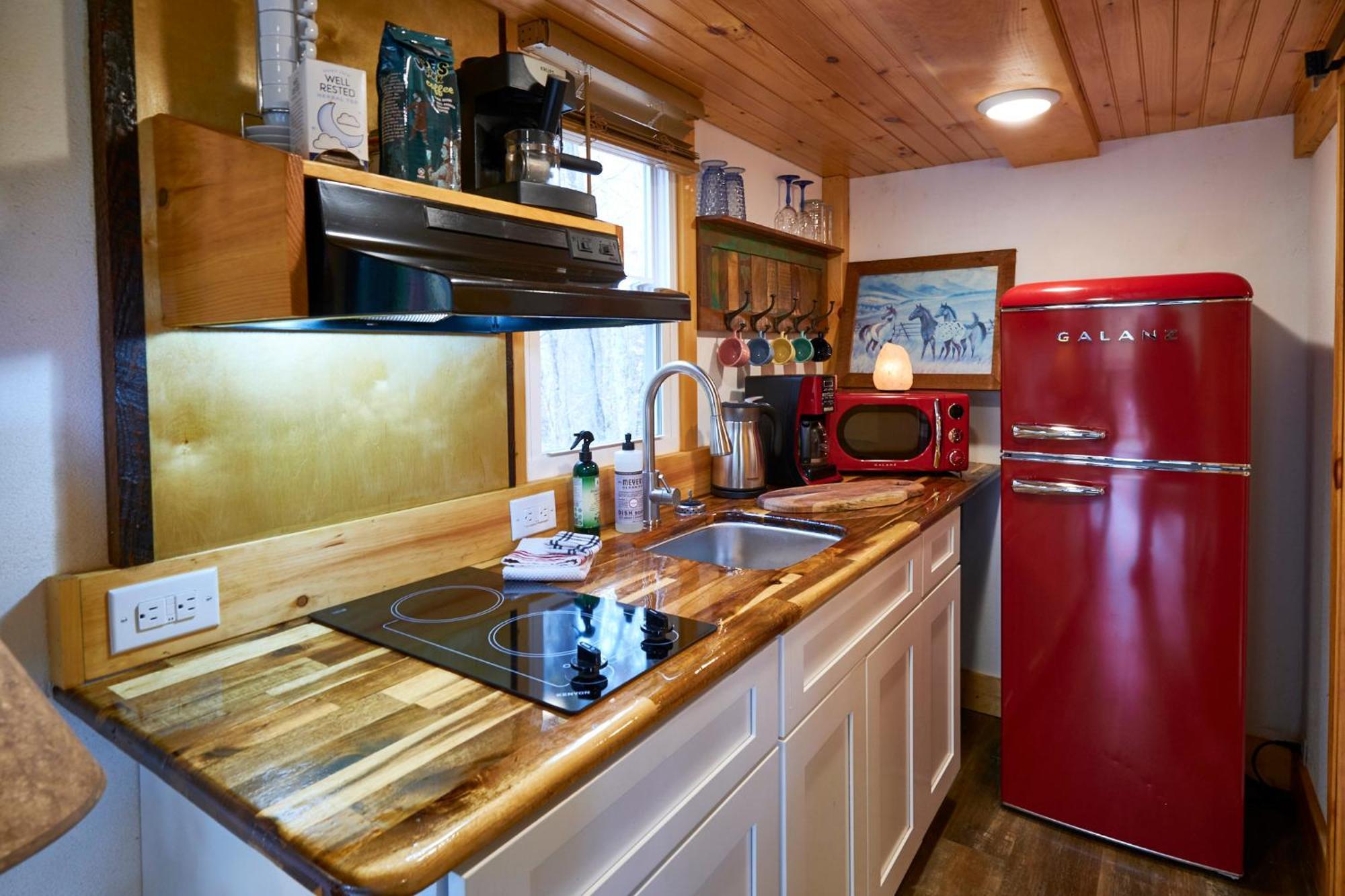 Creekwalk Inn Bed And Breakfast With Cabins Cosby Exterior photo