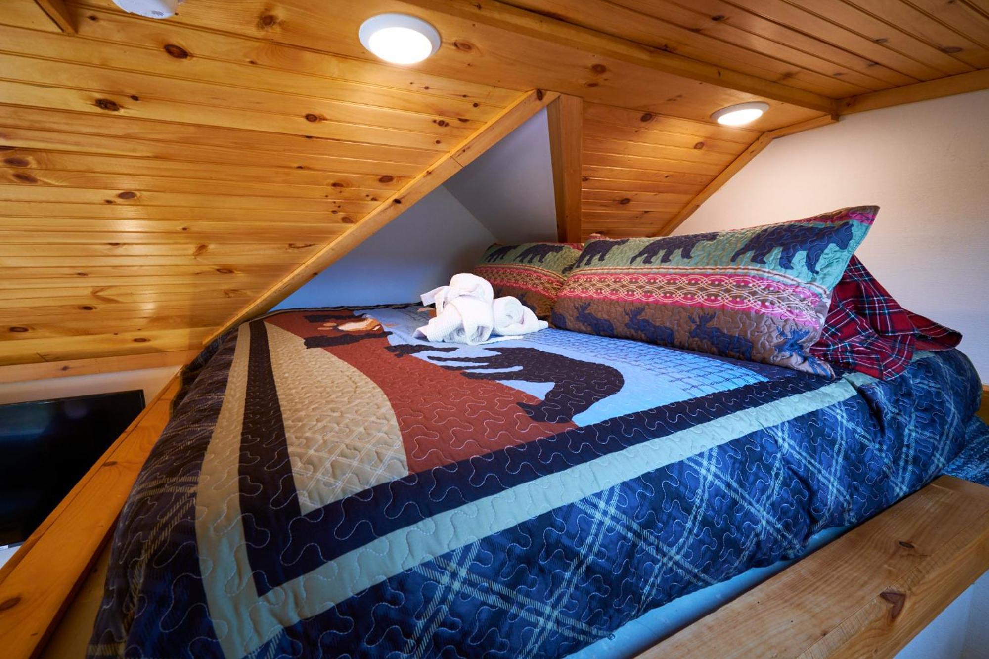 Creekwalk Inn Bed And Breakfast With Cabins Cosby Exterior photo