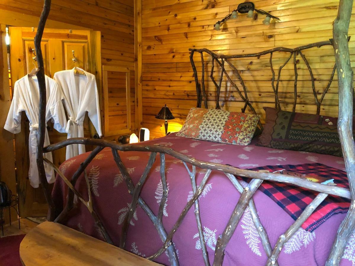 Creekwalk Inn Bed And Breakfast With Cabins Cosby Exterior photo